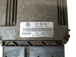 Volkswagen Touareg I Calculateur moteur ECU 070906016F