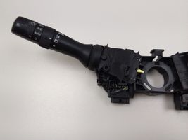 Toyota Avensis T270 Leva/interruttore dell’indicatore di direzione e tergicristallo 17F373