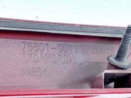 Toyota Yaris Lampa oświetlenia tylnej tablicy rejestracyjnej 768010D192
