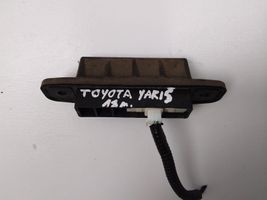 Toyota Yaris Przycisk otwierania klapy bagażnika 