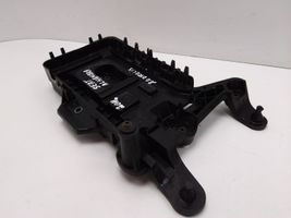 Seat Alhambra (Mk2) Support boîte de batterie 1K0915333