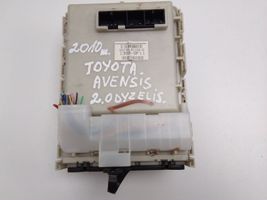 Toyota Avensis T270 Scatola di montaggio relè 8273005150B