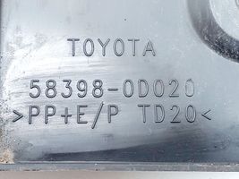 Toyota Yaris Osłona dolna zbiornika paliwa 583980D020