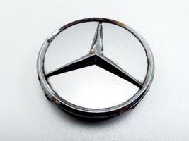 Mercedes-Benz E W211 Mozzo/copricerchi/borchia della ruota R12 2204000125