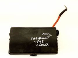 Chevrolet Cruze Boîte à fusibles 13222784