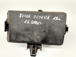 Skoda Octavia Mk3 (5E) Skrzynka bezpieczników / Komplet 5Q0937132B