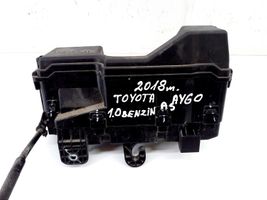 Toyota Aygo AB40 Skrzynka bezpieczników / Komplet 821110HZ00B