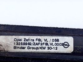 Opel Zafira C Listwa / Uszczelka szyby drzwi 13259962