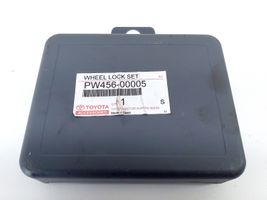 Toyota Aygo AB40 Dadi antifurto e blocco ruota PW45600005