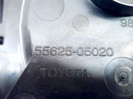 Toyota Avensis T270 Vaihdevivun/vaihtajan verhoilu nahka/nuppi 5880805100