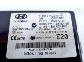 Hyundai i40 Korin keskiosan ohjainlaite 954003Z437