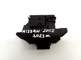 Nissan Juke II F16 Przycisk / Włącznik hamulca ręcznego 251756PA0A