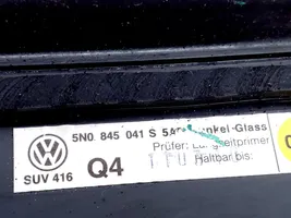 Volkswagen Tiguan Finestrino/vetro retro 5N0845041S