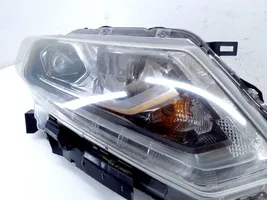 Nissan X-Trail T32 Lampa przednia 