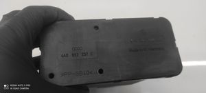 Audi 100 S4 C4 Keskuslukituksen alipainepumppu 4A0862257C