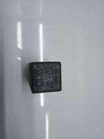 Volkswagen Golf III Window wiper relay 321955531A