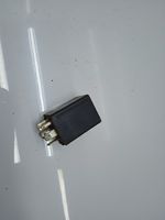 Volkswagen Golf III Window wiper relay 90069864