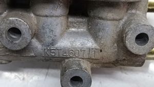 Mazda 626 Valvola di regolazione del minimo K5T46071