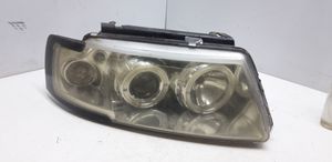 Audi A4 S4 B6 8E 8H Lampa przednia 