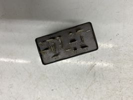 Audi A8 S8 D2 4D Module relais lève-vitre 441959257