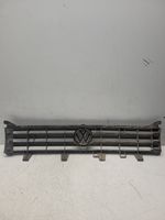 Volkswagen PASSAT B2 Grille calandre supérieure de pare-chocs avant 