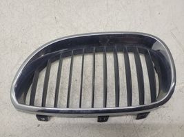 BMW 5 E60 E61 Maskownica / Grill / Atrapa górna chłodnicy L51137065701