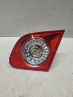 Volkswagen PASSAT B6 Lampy tylnej klapy bagażnika 305945094