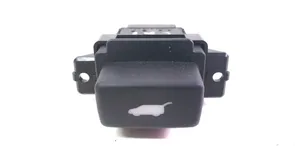 Honda CR-V Przełącznik / Przycisk otwierania klapy bagażnika M20419
