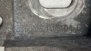 Volkswagen Golf VII Äänenvaimentimen kannattimen pidin 5Q0253144E