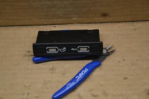 Mercedes-Benz GLE (W166 - C292) Connettore plug in USB A1728201600