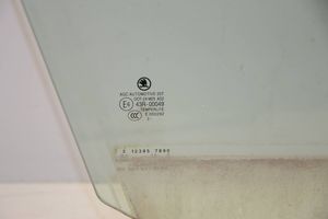 Skoda Octavia Mk3 (5E) Szyba drzwi przednich 5E0845202A