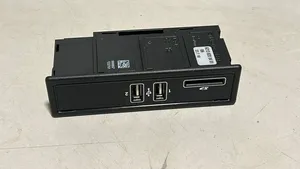 Mercedes-Benz E W213 USB-pistokeliitin A2138200401
