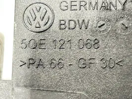 Volkswagen Golf VII Jäähdyttimen kannatin 5QE121068