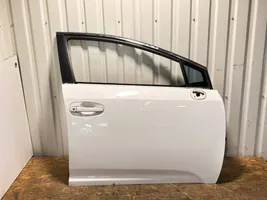 Toyota Avensis T270 Drzwi przednie 6700105081