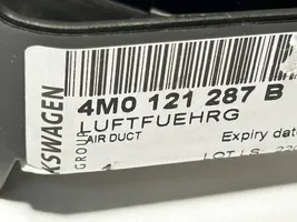 Audi Q7 4M Jäähdyttimen kehyksen suojapaneelin kiinnike 4M0121287B