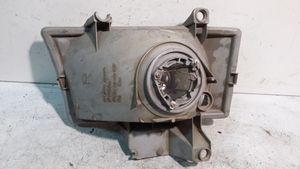 Mazda B2500 Lampa przednia 10016020