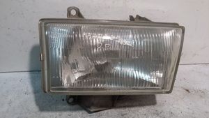 Mazda B2500 Lampa przednia 10016020