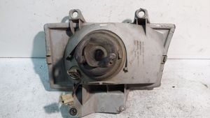 Mazda B2500 Lampa przednia 10016020