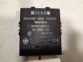 Toyota Avensis T220 Centrinio užrakto valdymo blokas 05810700