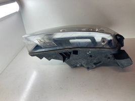 Nissan Qashqai Lampa przednia 26060JD00E