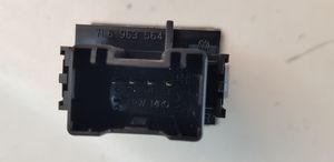 Volkswagen Touareg I Interruptor de calefacción del asiento 7L6963570B