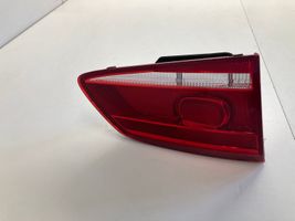 Volkswagen PASSAT B7 Lampy tylnej klapy bagażnika 