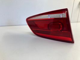 Volkswagen PASSAT B7 Lampy tylnej klapy bagażnika 