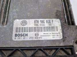 Volkswagen Touareg I Calculateur moteur ECU 070906016F