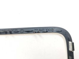 Volkswagen Touareg II Radio/GPS head unit trim 7P1863100B