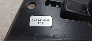 Volkswagen Multivan T5 Zamek drzwi przednich 7H0843640E