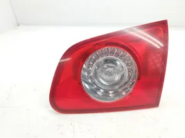 Volkswagen PASSAT B6 Lampy tylnej klapy bagażnika 3C9945094