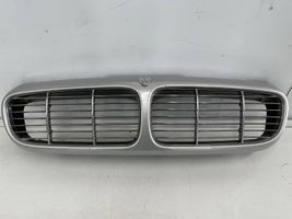 Jaguar XJ X350 Etupuskurin ylempi jäähdytinsäleikkö 2W93-8A100-A