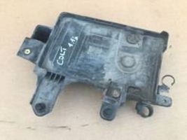 Mitsubishi Colt Boîte de batterie 8201A084