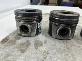 Volkswagen Golf IV Piston 79l69m091